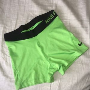 NIKE PROS WOMANS SIZE M ONLY WORN ONCE